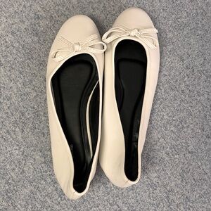 Dress shoe flats, size 6 ‘Pretty Little Thing’ off white dress shoe with bow